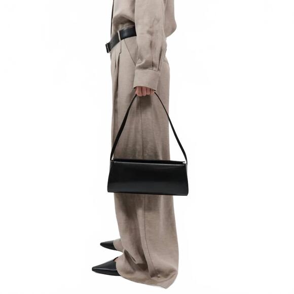 NEW ST. AGNI women's east west baguette bag in black - Picture 4 of 6